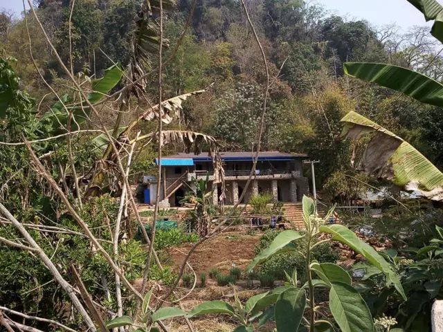 တောင်ခြေက အဆောက်အအုံ,ရှမ်းကွန်မြူနတီကောလိပ်