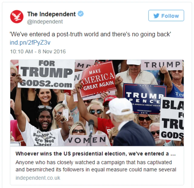Tuit del diario The Independent con la palabra Post-Truth (post-verdad).