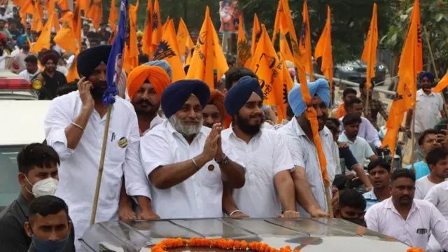 ਮਲੋਟ ਵਿਖੇ ਸੁਖਬੀਰ ਬਾਦਲ ਦੇ ਰੋਡ ਸ਼ੋਅ ਵਿੱਚ ਉਨ੍ਹਾਂ ਦੇ ਬੇਟੇ ਅਨੰਤਬੀਰ ਸਿੰਘ ਬਾਦਲ ਵੀ ਨਜ਼ਰ ਆਏ