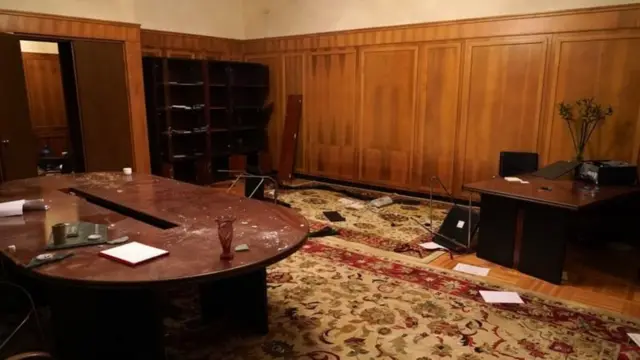 Октябрь окуяларынан кийин ЖК имаратынын ичи