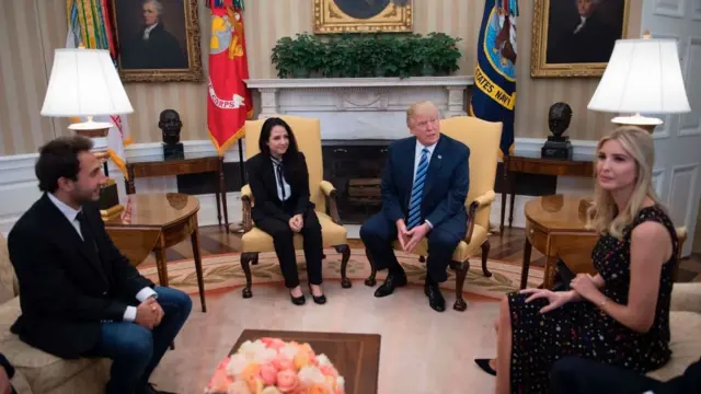 د ښاغلي ټرمپ لور ایوانکا ټرمپ او زوم جیرد کوشنر هم له اغلې حجازي سره کتلي دي.