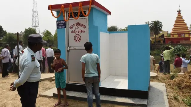 મોબાઇલ શૌચાલયની તસવીર