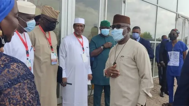 Awọn eeyan to peju sibi ipade apero naa