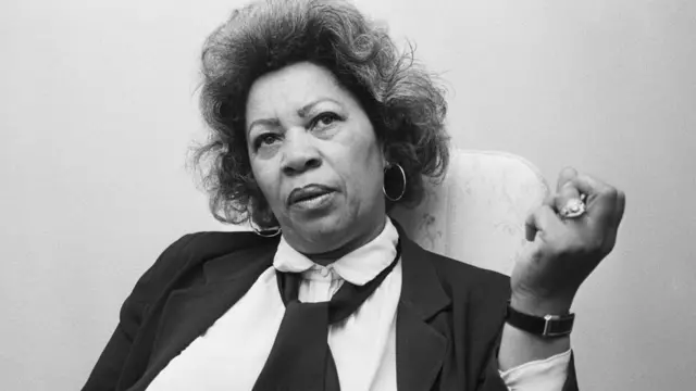 نگاه انتقادی تونی موریسون به سوی خود جامعه سیاهان آمریکا جلب شد