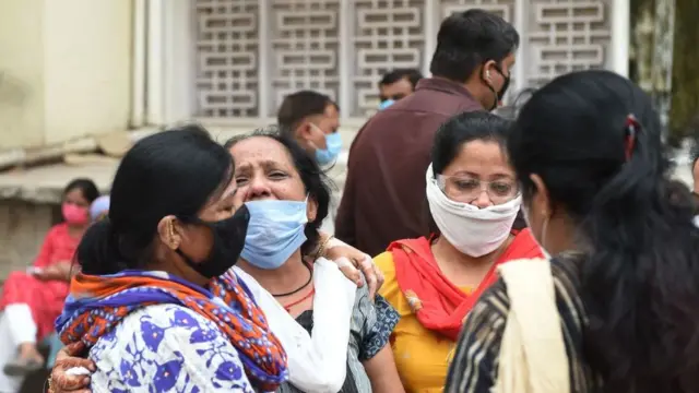 શ્રેય હૉસ્પિટલની બહારના દૃશ્યો