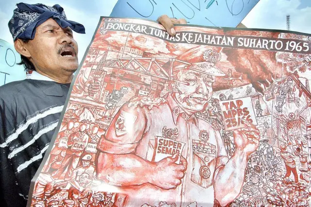 Unjuk rasa menuntut mantan Presiden Suharto agar diadili terkait pelanggaran HAM berat di masa Orba, 28 September 2005