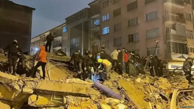 તુર્કીના માલાતિયા શહેરમાં ઇમારતોનો કાટમાળ