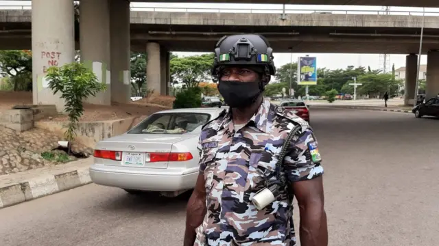 Akwai ma'aikata masu yawa a birnin Abuja don tabbatar da kowa ya bi doka