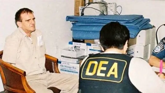 "El Güero" Palma con un agente de la DEA.