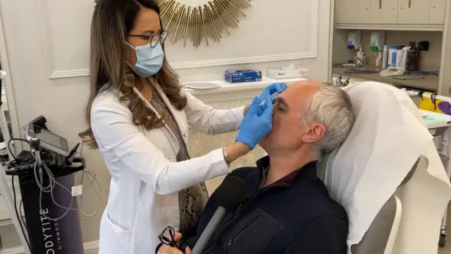 Ed passe sous l'aiguille