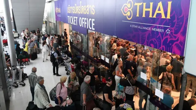 থাই এয়ারওয়েজকেও বাতিল করতে হয়েছিল ইউরোপগামী বহু বিমান। ২৮ ফেব্রুয়ারি ব্যাঙ্ককে আটকে পড়া যাত্রীরা
