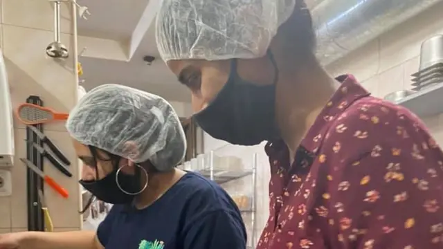 नागोर्नो-काराबाख़ से आए शरणार्थियों की कैसे मदद कर रहा है ये भारतीय परिवार