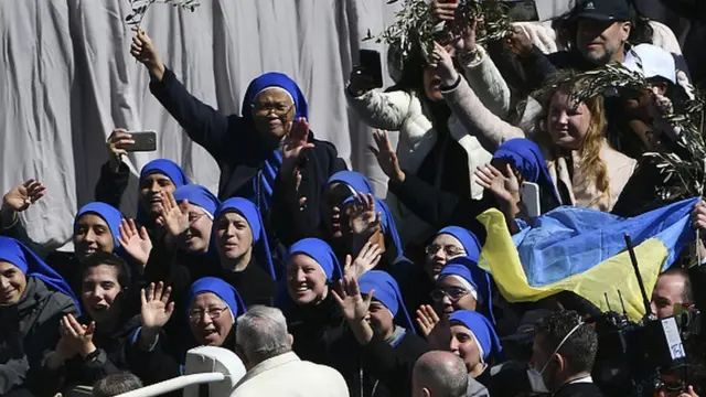 VATICAN, VATICAN CITY, APRIL 10: Pope Francis greets the faithful at the end of the Palm Sunday Mass in St. PeterÃs square at the Vatican City Vatican, on April 10, 2022. After 2 years of Covid-19 pandemic restrictions the Pope returns to lead outdoor crowded celebrations. (Photo by Isabella Bonotto/Anadolu Agency via Getty Images)