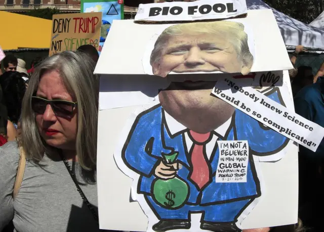 अर्थ डे पर मार्च फॉर साइंस रैली