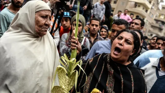 مسلمون ومسيحيون ينددون بالحادث