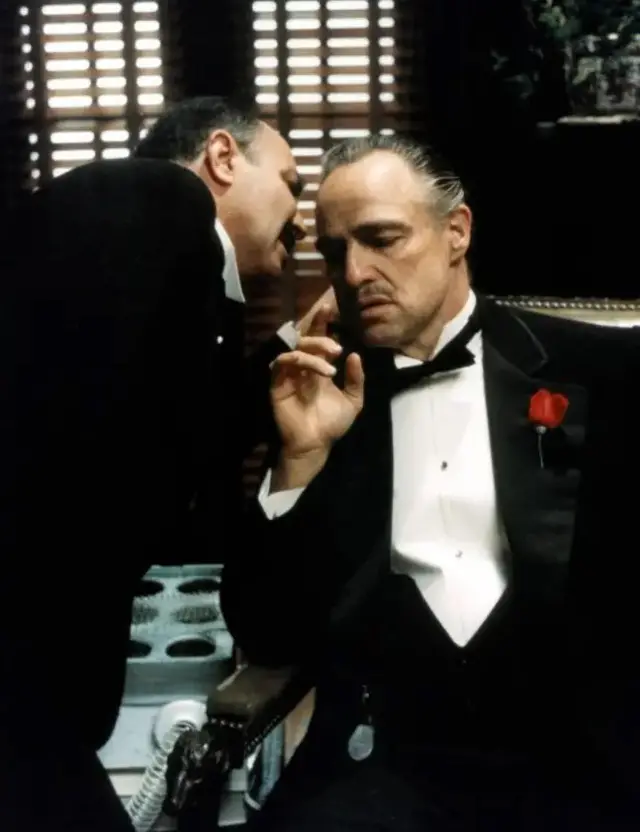 Kao Vito Korleone u „Kumu", u režiji Frensisa Forda Kopole, 1972