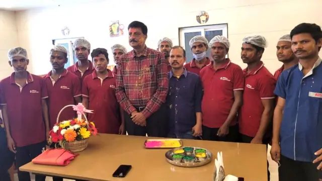 बिहार के मज़दूरों के साथ तमिलनाडु के डीजीपी