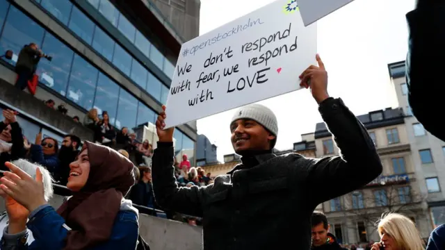 恐怖が勝つことはないとストックホルム市長は語った（9日、ストックホルム）