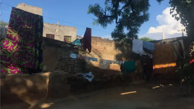 पीडित कुटुंबाचे घर