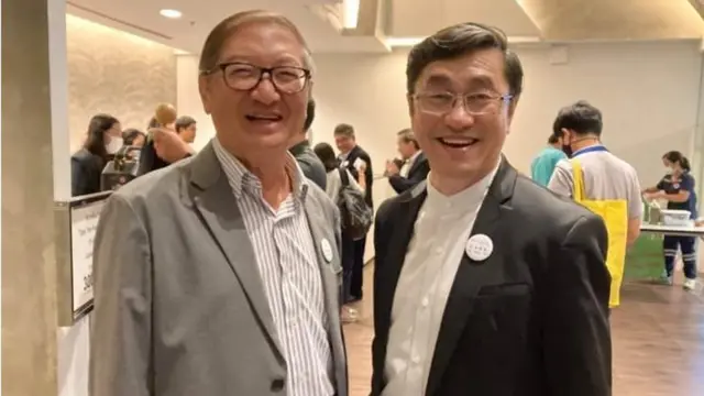 นพ.พรหมินทร์ (ซ้าย) กับ นพ.สุรพงษ์ บอกบีบีซีไทยในวันเปิดตัวกลุ่ม CARE เมื่อ 17 มิ.ย. ว่าจะไม่พัฒนากลุ่ม CARE ให้เป็นพรรคการเมือง