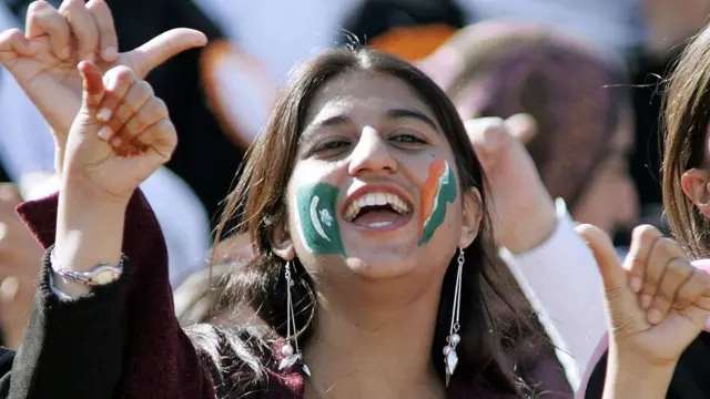 ਭਾਰਤੀ ਅਤੇ ਪਾਕਿਸਤਾਨੀ ਝੰਡੇ ਗੱਲ੍ਹਾਂ ਉੱਪਰ ਬਣਵਾਏ ਇੱਕ ਬੀਬੀਸੀ