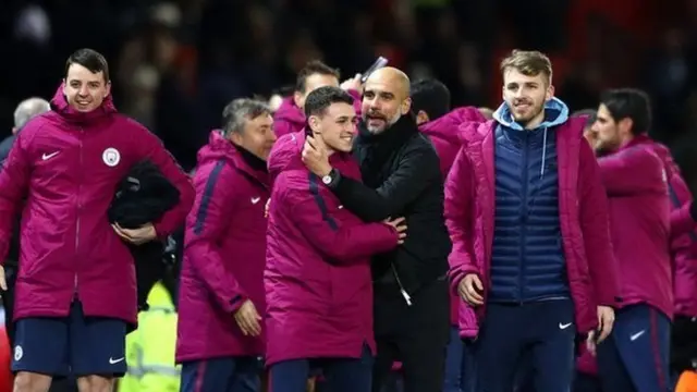 Guardiola akisherehekea na wachezaji wake