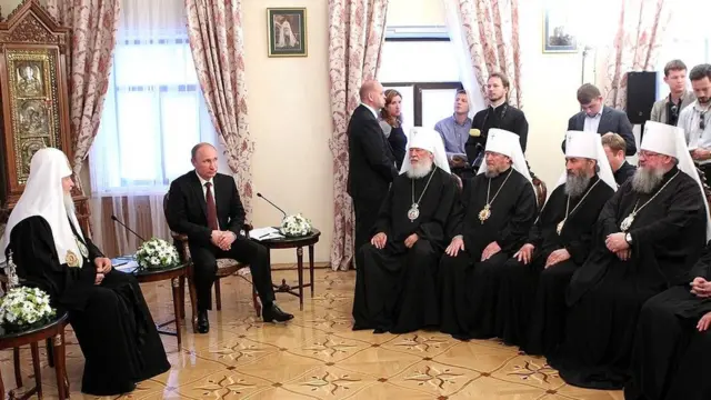 2013 god. Vladimir Putin i patriarh Kirill vstrečaюtsя s sinodom Ukrainskoй pravoslavnoй cerkvi
