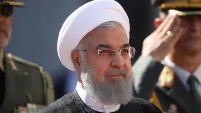 ألمح الرئيس الإيراني، حسن روحاني، إلى إمكانية إغلاق مضيق هرمز