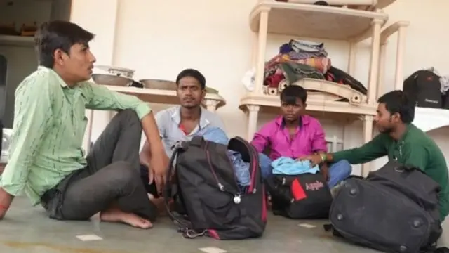 સુમીત અને તેમના સાથી પ્રવાસી મજૂર