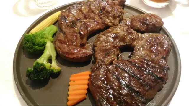 許多台灣的西餐廳每年都會推出特別的聖誕節大餐菜單。