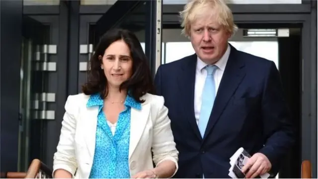 মি. জনসন এবং সাবেক স্ত্রী মিজ হোয়েলার ২৫ বছরের সংসার শেষে তাদের বিচ্ছেদের ঘোষণা দেন