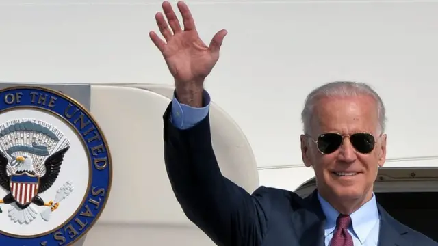 Joe Biden após desceresporte da sorte laeronave americana