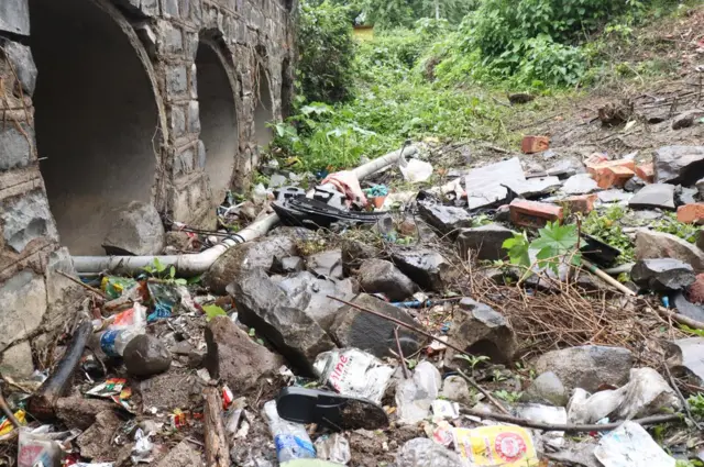 కారు పడిపోయిన చప్టా