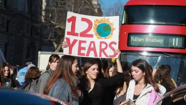 Estudantes do Reino Unido entraramjogar na timemania onlinegrevejogar na timemania onlinefevereirojogar na timemania online2019jogar na timemania onlineprotesto contra a inação diante das mudanças climáticas