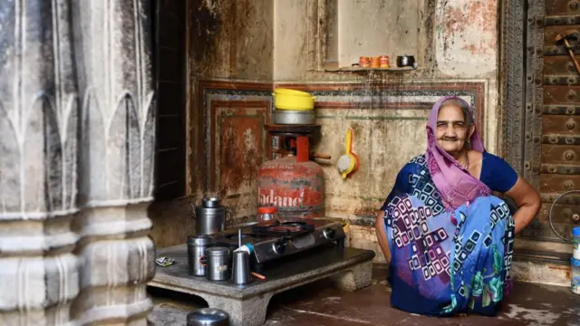 वृद्ध महिला