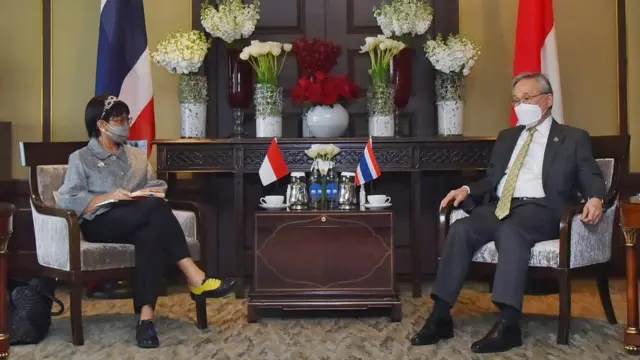 นายดอน ปรมัตถ์วินัย รองนายกรัฐมนตรีและรัฐมนตรีว่าการกระทรวงการต่างประเทศ ให้การต้อนรับนางเร็ตโน มาร์ซูดี (Retno Marsudi) รัฐมนตรีว่าการกระทรวงการต่างประเทศอินโดนีเซีย