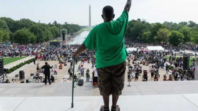 কৃষ্ণাঙ্গদের অধিকার আন্দোলনও গুরুত্বপূর্ণ ইস্যু।