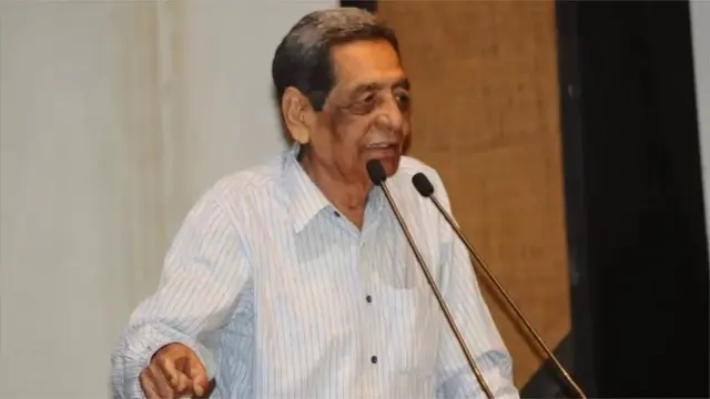 ખલીલ ધનતેજવીને મરણોપરાંત પદ્મશ્રીની જાહેરાત કરવામાં આવી છે. તેમને સાહિત્યક્ષેત્રે આપવામાં આવેલા પ્રદાન બદલ આ પુરસ્કાર જાહેર કરવામાં આવ્યો છે.