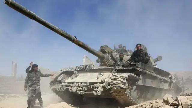 Syrian government tank advances towards rebel-held Douma (7 April 2018