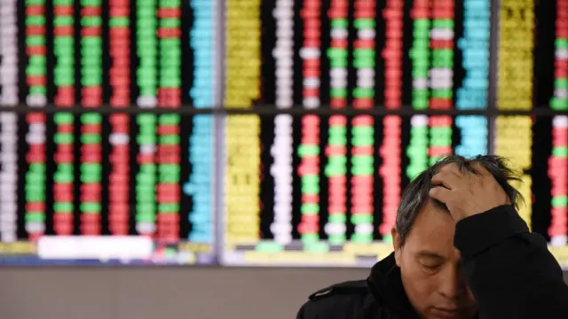 邓聿文认为，经济增速长期处于收缩通道是中共面临的挑战之一