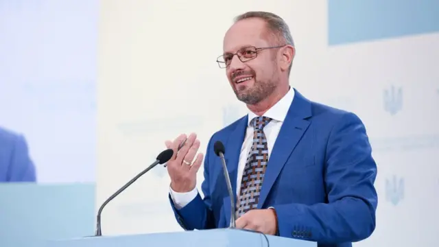 Роман Безмертний