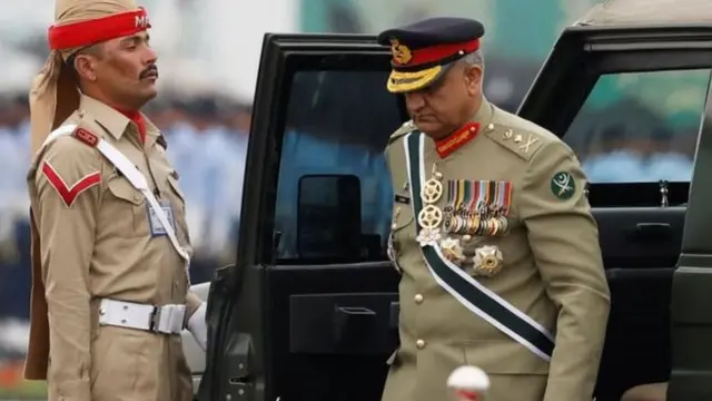 आर्मी चीफ़