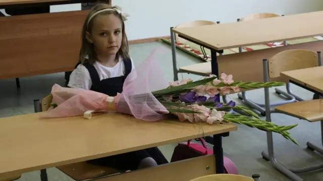 Саша с цветами