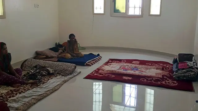 женщины-мигрантки в центре по трудоустройству