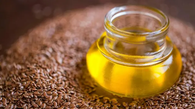 بذور الكتان غنية بالأوميغا 3 الذي يفتقده النظام الغذائي النباتي