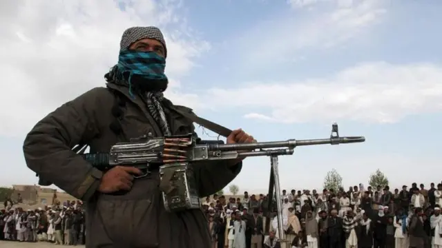 Taliban savaşcısı