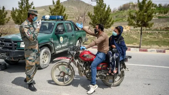 شیوع کرونا باعث محدودیتهای زیادی در افغانستان شد