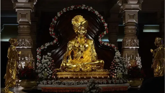 ગાંધીનગરના અક્ષરધામ મંદિરમાં ભગવાન સ્વામીનારાયણની મૂર્તિ