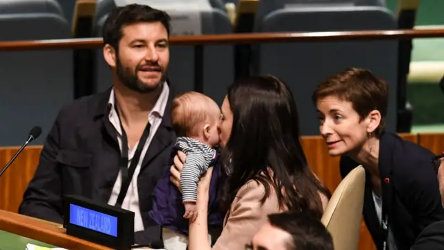 Yeni Zelanda Başbakanı Jacinda Ardern oğlu ile BM'de