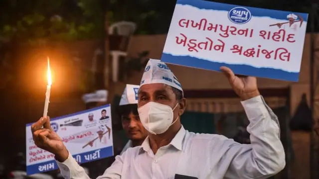 યુપીના લખીમપુર ખીરીમાં ખેડૂતોનાં મૃત્યુ બાદ શ્રદ્ધાંજલિ